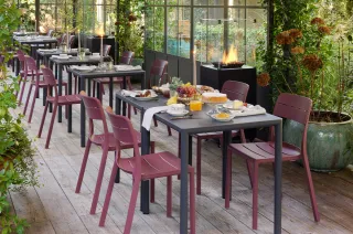 Casa TOMA - sedia Cassia Bistrot BORGOGNA - tavolo Piave 70 ANTRACITE