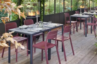 Casa TOMA - sedia Cassia Bistrot BORGOGNA - tavolo Piave 70 ANTRACITE